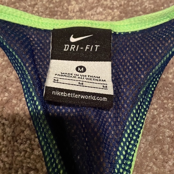 Nike sports tank top - Picture 3 of 4